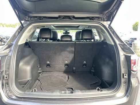 Used 2018 Jeep Compass Latitude w/ Popular Equipment Group FWD image 12