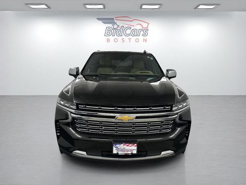 Used 2022 Chevrolet Suburban Premier w/ Premium Package AWD/4WD image 2