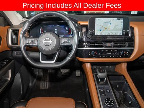 Used 2024 Nissan Pathfinder Platinum AWD/4WD image 7
