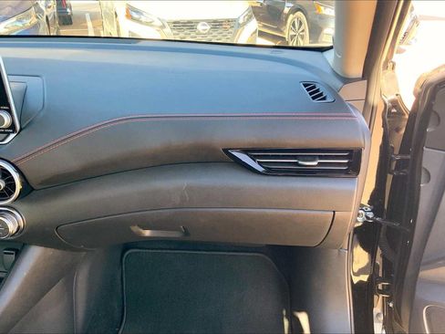 Certified 2024 Nissan Sentra SR FWD image 17