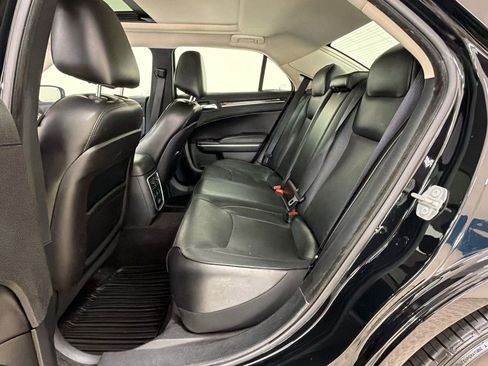 Used 2017 Chrysler 300 C RWD image 23