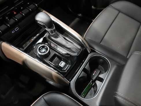 Used 2025 GMC Canyon Denali image 21