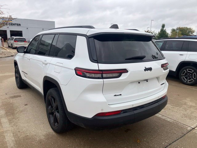 Used 2023 Jeep Grand Cherokee L Limited w/ Black Appearance Package AWD/4WD image 5