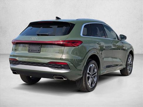 Used 2025 Audi Q5 Premium w/ Convenience Package image 5