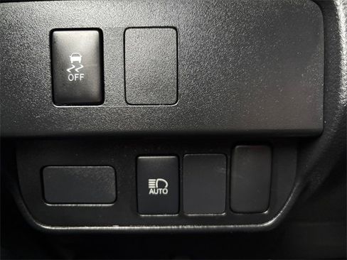 Used 2022 Toyota Tacoma SR image 17