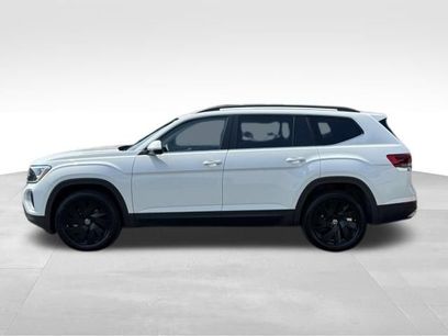 Used 2024 Volkswagen Atlas SE w/ Black Wheel Package