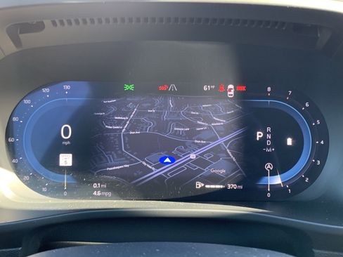 Used 2025 Volvo XC40 B5 Plus image 21