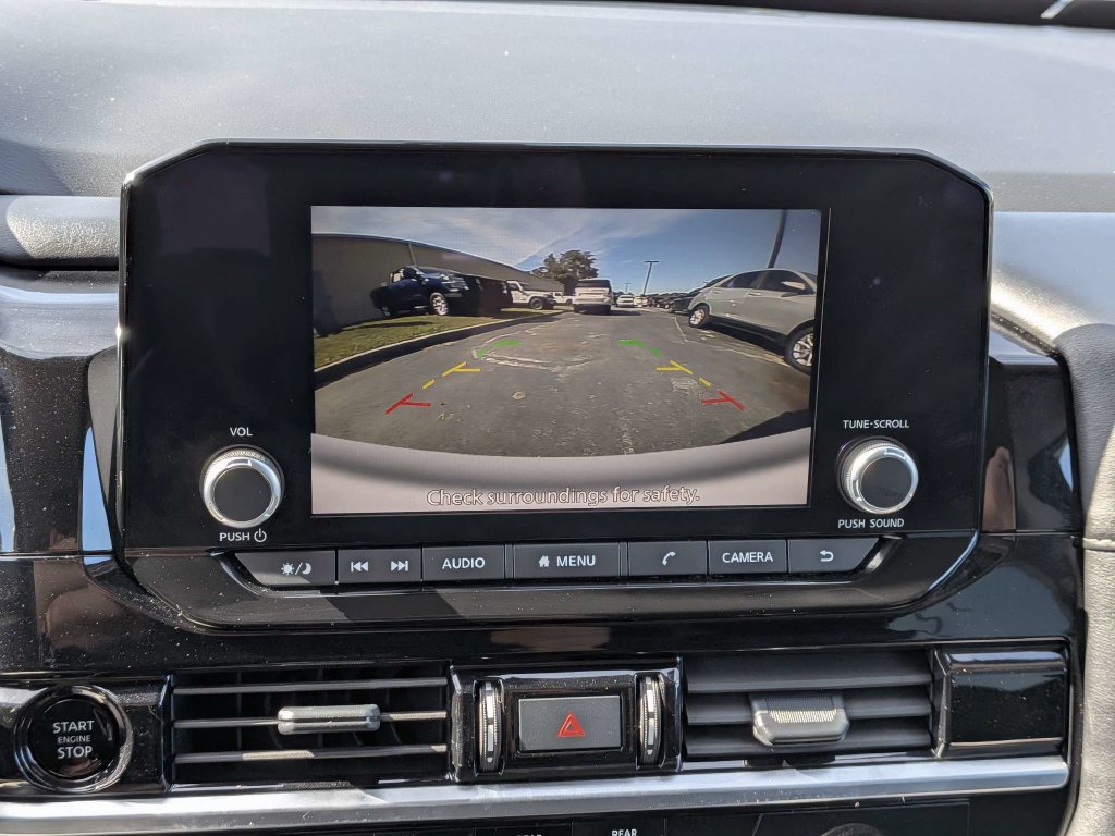 Used 2025 Nissan Pathfinder SV FWD image 29