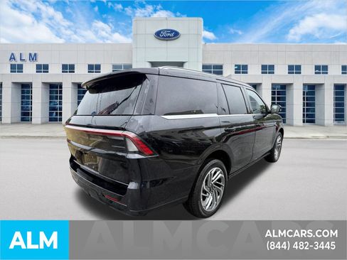 Used 2025 Lincoln Navigator Reserve AWD/4WD image 6