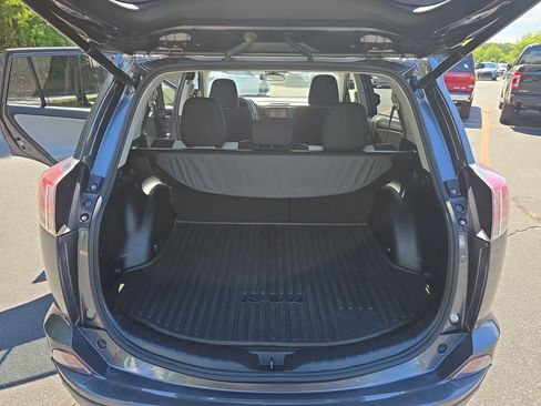 Used 2018 Toyota RAV4 XLE AWD/4WD image 12