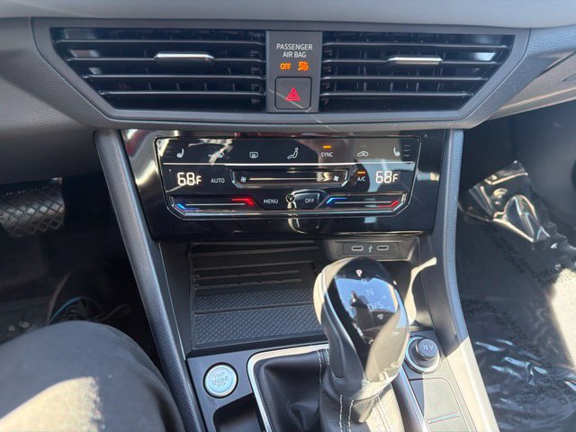 Used 2025 Volkswagen Jetta SE FWD image 36