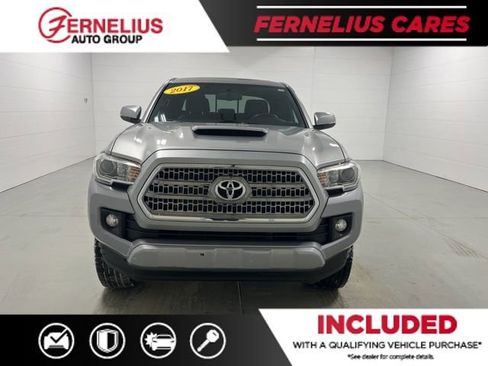 Used 2017 Toyota Tacoma TRD Sport image 2