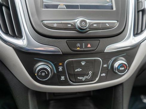 Used 2022 Chevrolet Equinox LS w/ LS Convenience Package AWD/4WD image 28