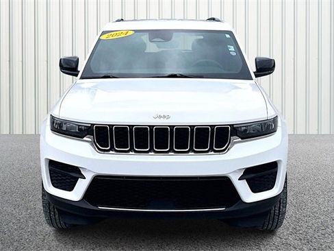 Used 2024 Jeep Grand Cherokee Laredo w/ Trailer Tow Package image 3