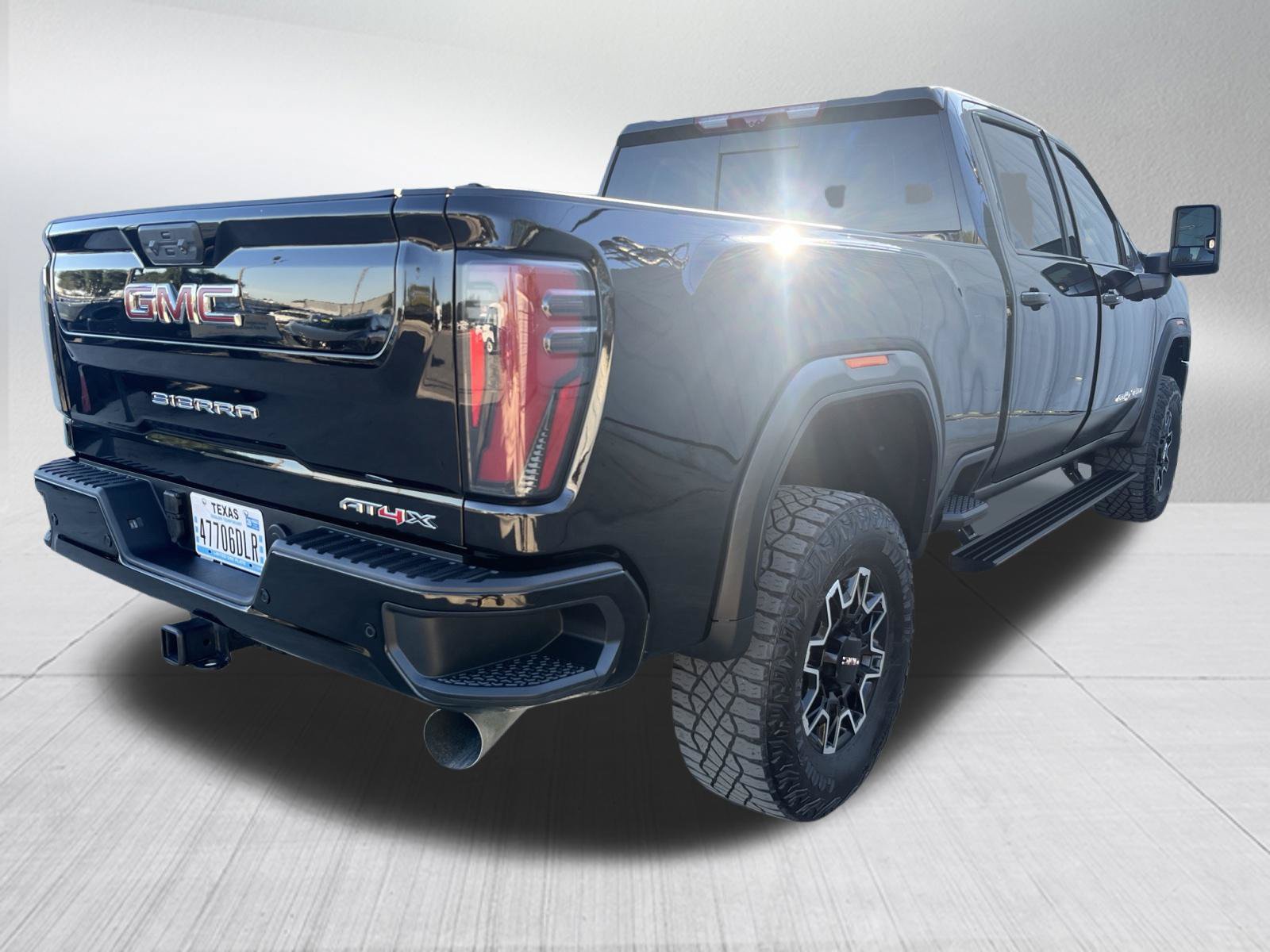 Used 2025 GMC Sierra 2500 AT4X AWD/4WD image 9
