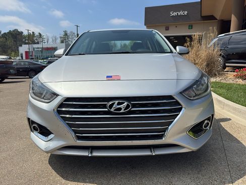 Used 2019 Hyundai Accent SEL image 2