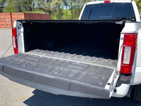 Used 2022 Ford F450 Platinum w/ FX4 Off-Road Package image 33