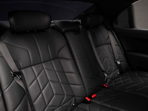 Used 2023 BMW 760i xDrive w/ Executive Package image 66