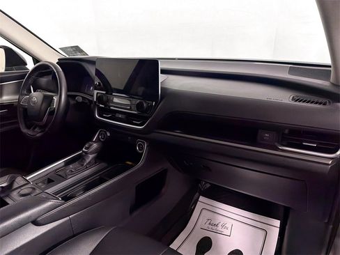 Used 2024 Toyota Grand Highlander XLE image 32