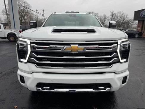 Used 2024 Chevrolet Silverado 2500 High Country w/ High Country Premium Package image 2