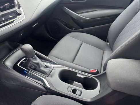 Used 2025 Toyota Corolla LE FWD image 35