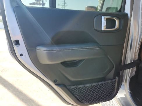 Used 2019 Jeep Wrangler Unlimited Sahara AWD/4WD image 22