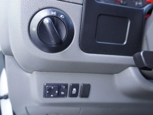 Used 2016 Nissan NV 2500 SV RWD image 17