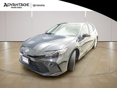 Used 2025 Toyota Camry LE FWD image 4