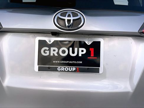Used 2017 Toyota RAV4 LE FWD image 10