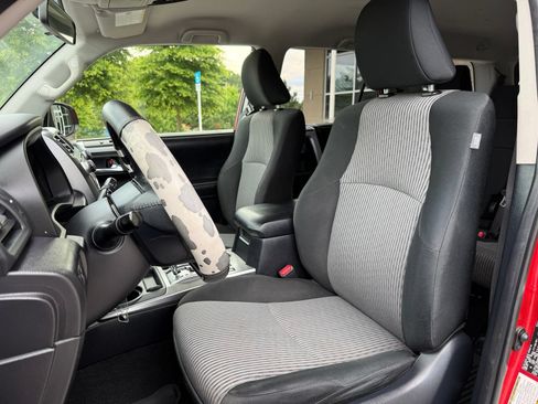 Used 2016 Toyota 4Runner SR5 AWD/4WD image 35