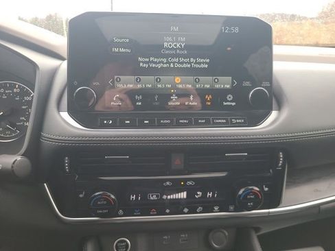 Used 2021 Nissan Rogue SL w/ Premium Package image 15