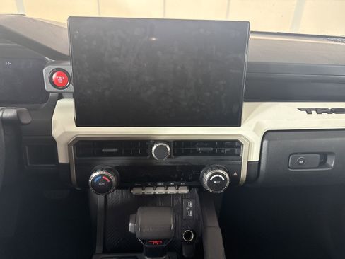 Used 2024 Toyota Tacoma TRD Off-Road image 9