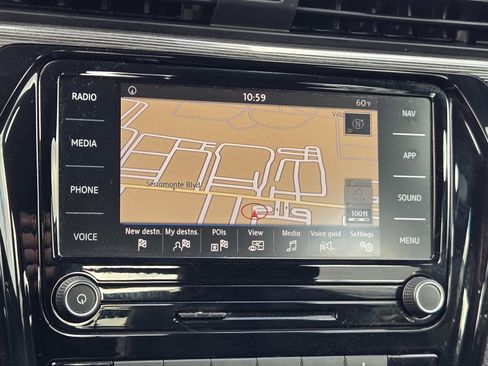 Used 2021 Volkswagen Passat 2.0T R-Line image 19