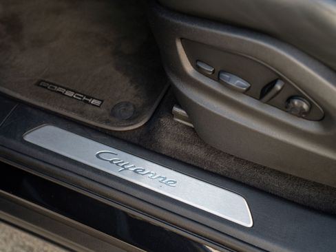 Used 2022 Porsche Cayenne image 13