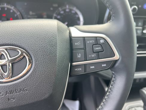 Used 2023 Toyota Highlander LE FWD image 20