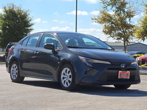 Certified 2025 Toyota Corolla LE FWD image 7