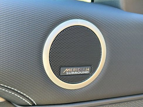 New 2026 Land Rover Discovery Limited Edition image 9