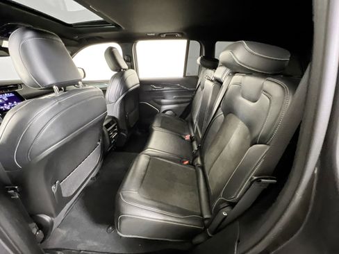 Used 2022 Jeep Grand Cherokee Altitude image 24