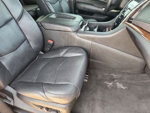 Used 2019 Cadillac Escalade Premium Luxury w/ Escalade Sport Edition RWD image 14