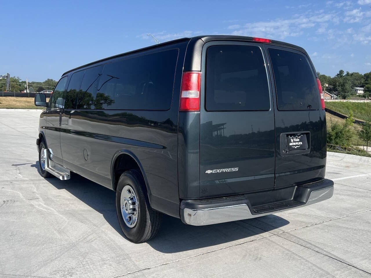 Used 2017 Chevrolet Express 3500 LT w/ LT Preferred Equipment Group RWD image 8