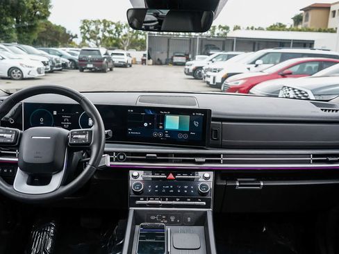 Used 2024 Hyundai Santa Fe Limited image 9