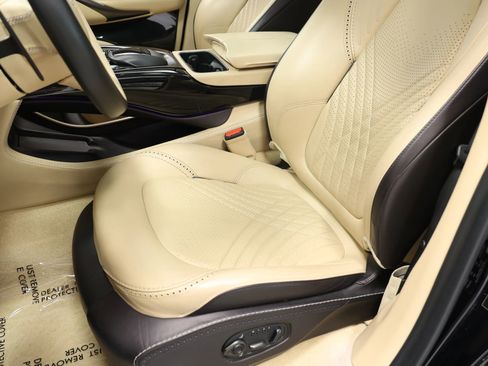 Used 2021 Aston Martin DBX image 19