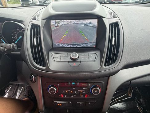 Used 2019 Ford Escape SE FWD image 29