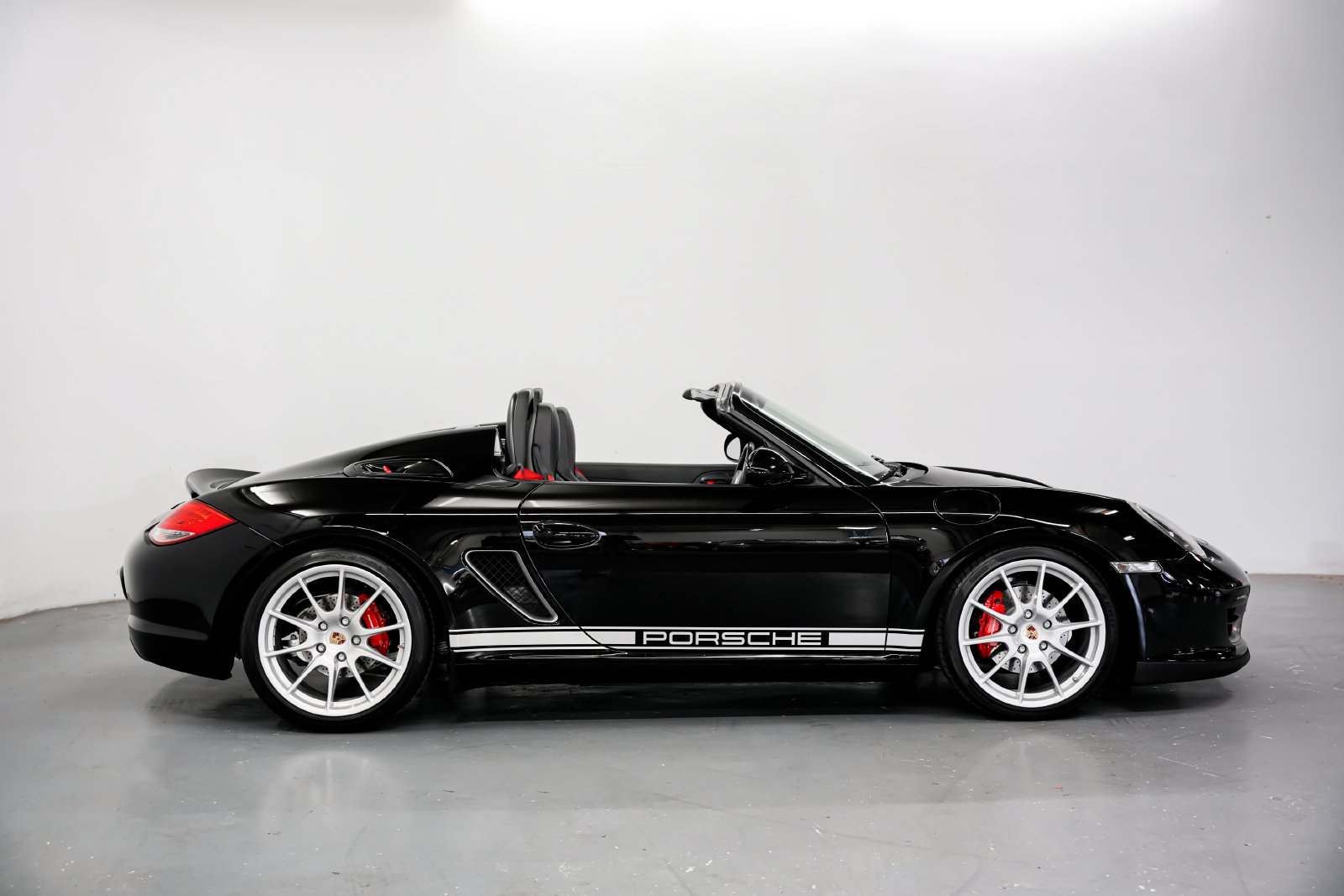 Used 2011 Porsche Boxster Spyder RWD image 2
