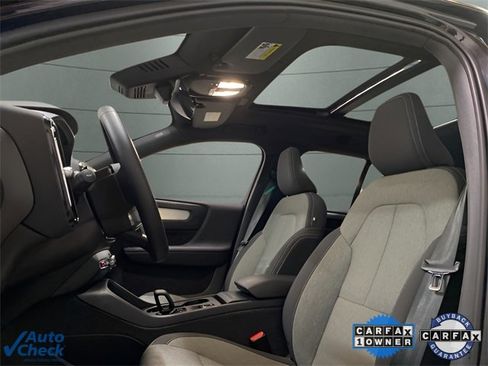 Used 2025 Volvo XC40 B5 Core image 19