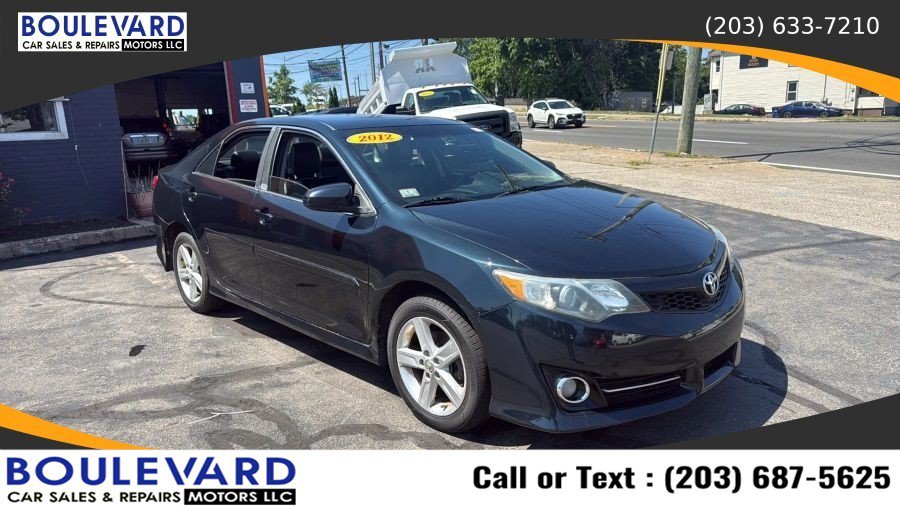 Used 2012 Toyota Camry SE FWD image 1
