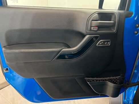 Used 2014 Jeep Wrangler Altitude image 15