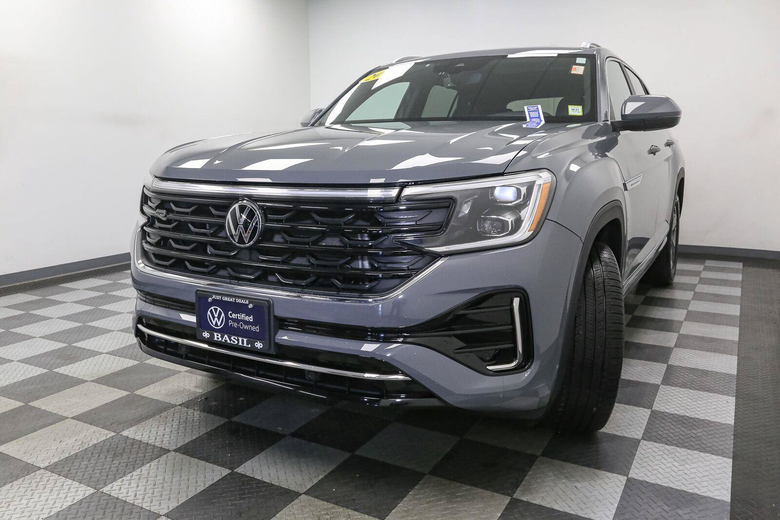 Certified 2024 Volkswagen Atlas Cross Sport SEL R-Line AWD/4WD image 5
