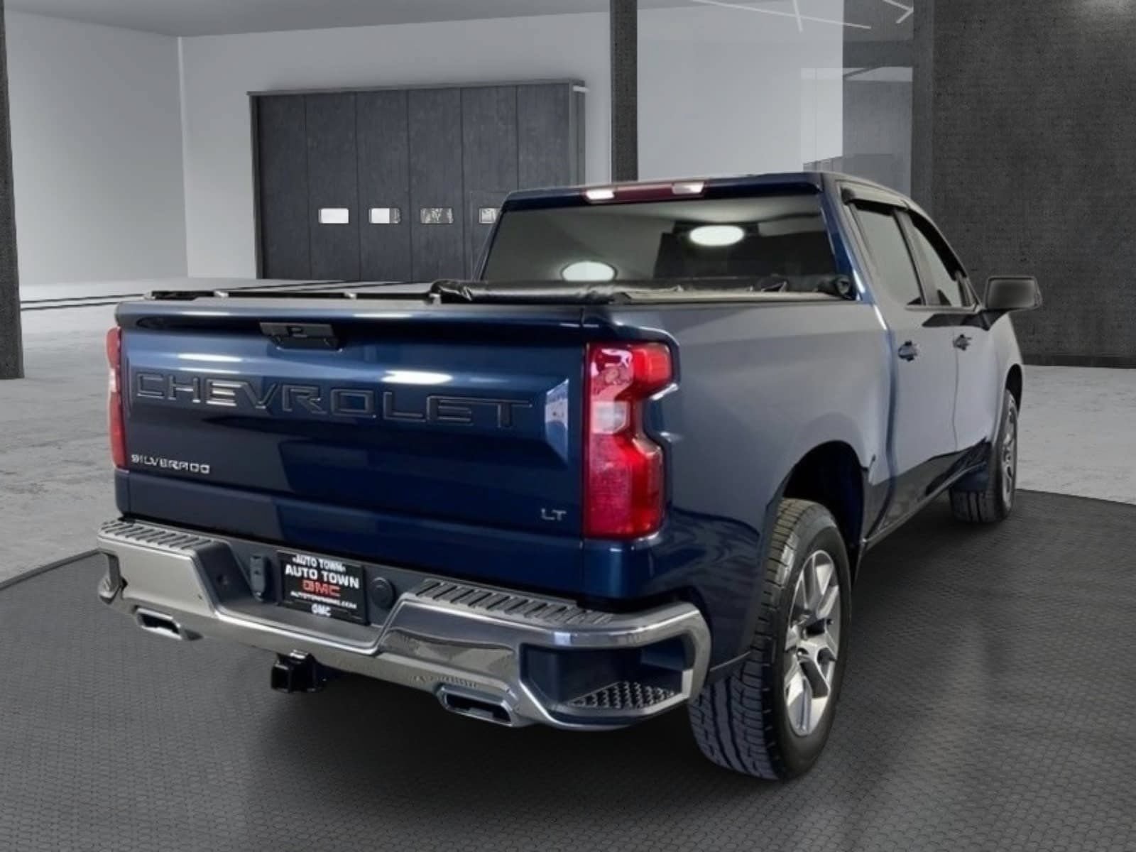 Used 2021 Chevrolet Silverado 1500 LT AWD/4WD image 3