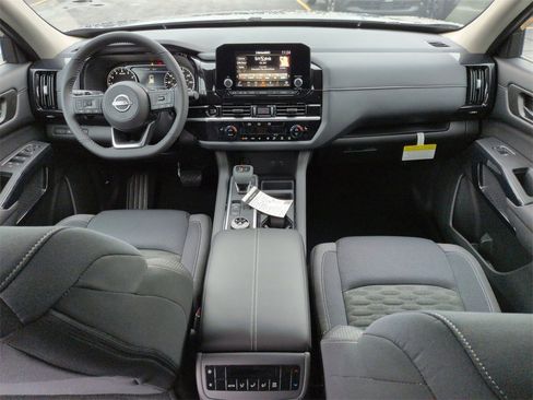 New 2025 Nissan Pathfinder SV image 15